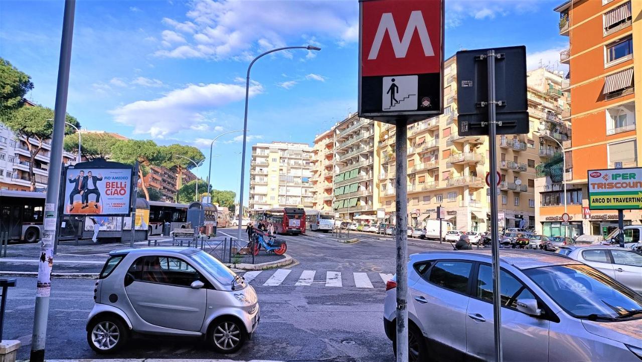 Apartmán Casa Mia Metro A 100Mt Řím Exteriér fotografie